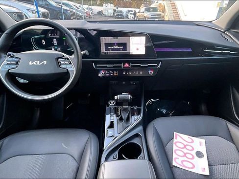 Used 2023 Kia Niro EX image 11