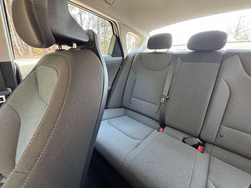 Used 2025 Kia K4 LXS image 40