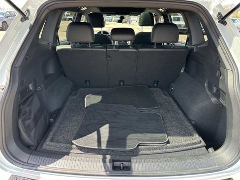 Used 2023 Volkswagen Tiguan SE R-Line image 10