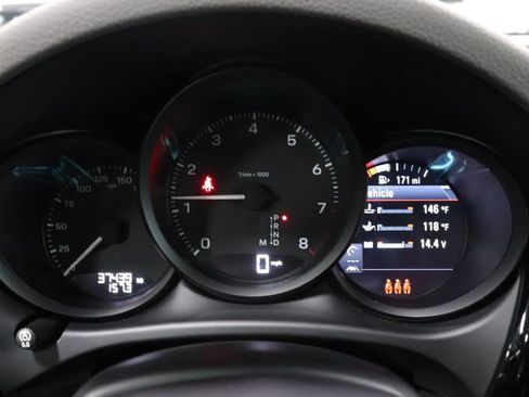 Used 2023 Porsche Macan image 18