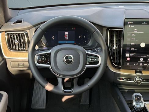 New 2026 Volvo XC60 B5 Plus w/ Protection Package Premier AWD/4WD image 27