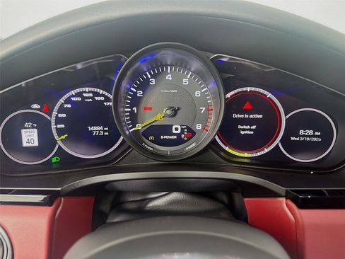 Certified 2022 Porsche Cayenne Platinum Edition image 15