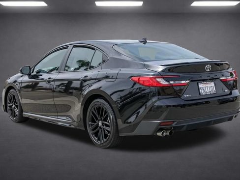 Used 2025 Toyota Camry SE FWD image 6