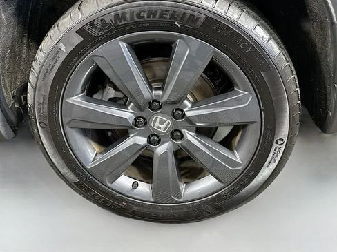 Used 2025 Honda Pilot Sport image 31