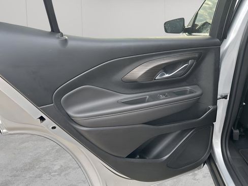 Used 2022 GMC Terrain SLT w/ Infotainment Package II image 17