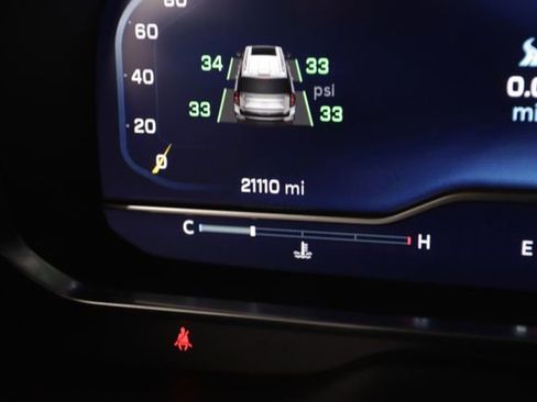 Used 2024 Chevrolet Suburban High Country image 15