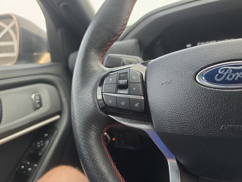 Used 2025 Ford Explorer ST-Line w/ ST-Line Street Pack AWD/4WD image 19