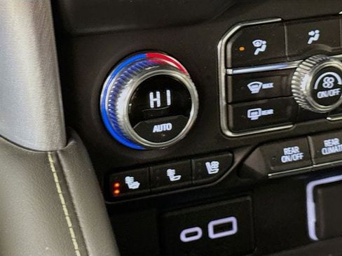 Used 2024 GMC Yukon XL SLT w/ SLT Luxury Package image 23