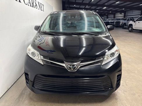 Used 2020 Toyota Sienna L image 14