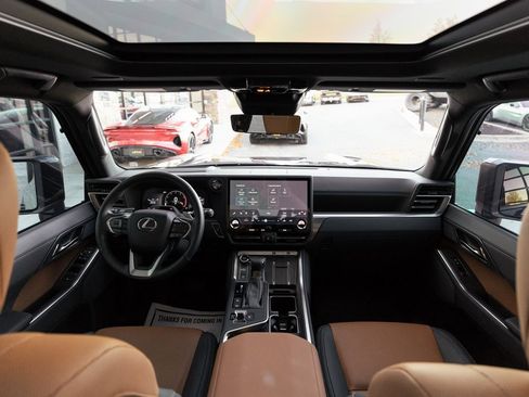 Used 2024 Lexus GX 550 image 27