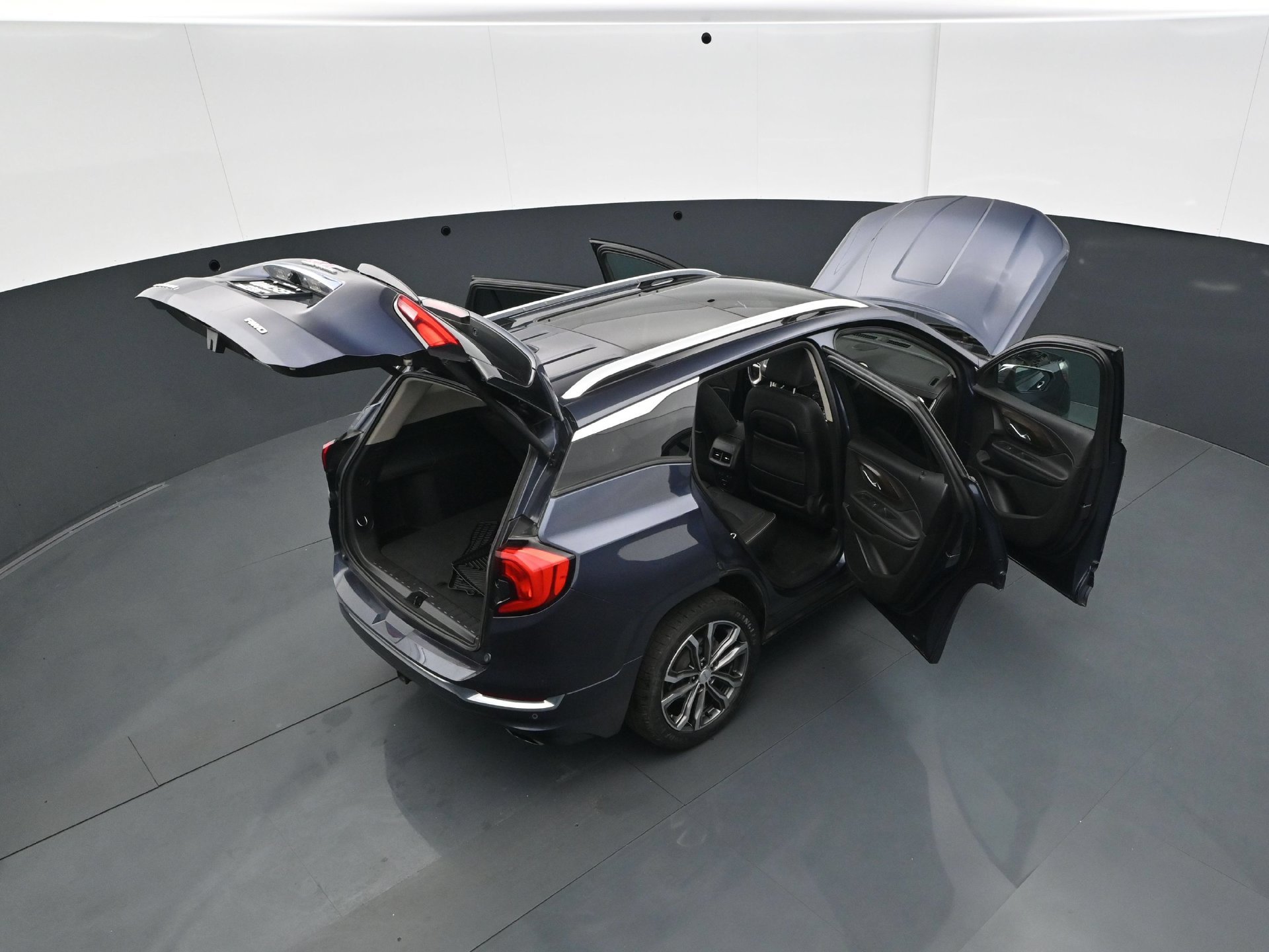 Used 2018 GMC Terrain Denali w/ Advanced Safety Package AWD/4WD image 44