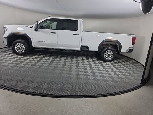 Used 2024 GMC Sierra 2500 Pro w/ Convenience Package AWD/4WD image 2