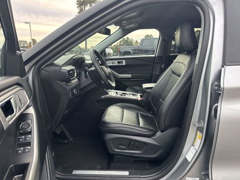 Used 2024 Ford Explorer Limited image 16