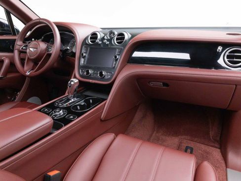 Used 2019 Bentley Bentayga image 2