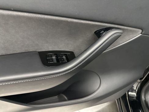 Used 2021 Tesla Model Y Long Range AWD/4WD image 10