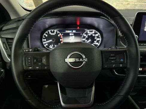 Certified 2025 Nissan Rogue SV image 14