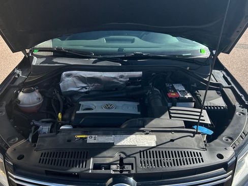 Used 2017 Volkswagen Tiguan S image 11