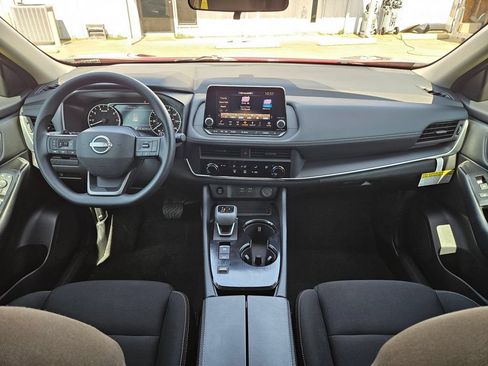 Used 2025 Nissan Rogue S FWD image 19