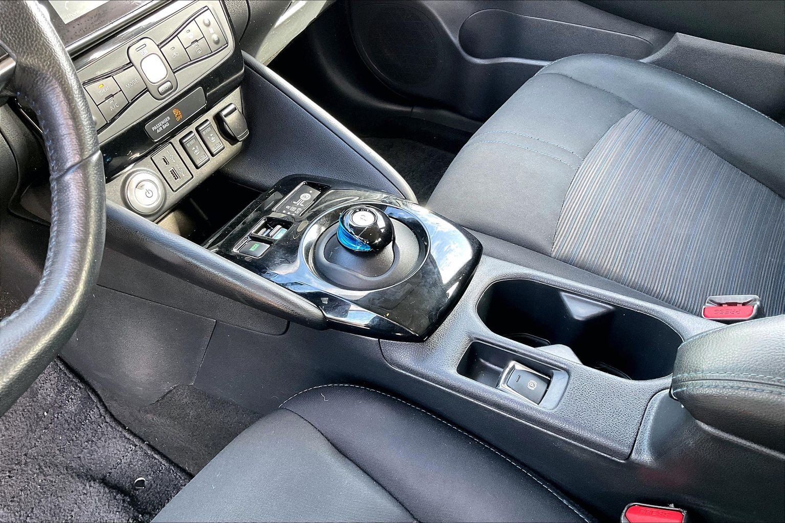 Used 2022 Nissan Leaf SV w/ SV Technology Package FWD image 17
