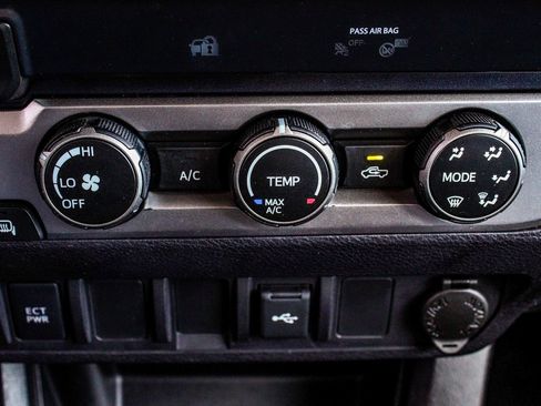 Used 2020 Toyota Tacoma SR image 22