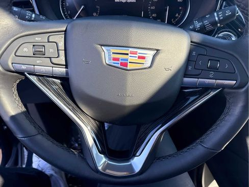 Certified 2025 Cadillac XT6 Premium Luxury image 8