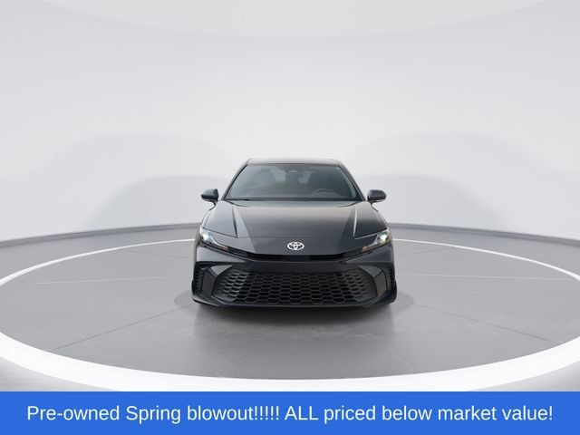 Used 2025 Toyota Camry SE FWD image 3