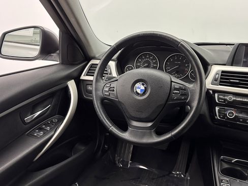 Used 2018 BMW 320i Sedan image 24