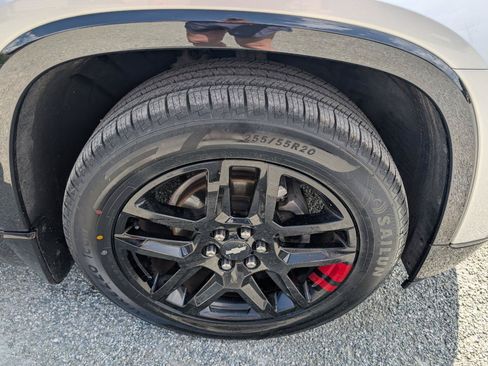 Used 2018 Chevrolet Traverse Premier w/ Redline Edition AWD/4WD image 4