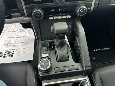 New 2024 Toyota Tacoma TRD Off-Road image 20