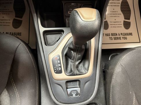 Used 2017 Jeep Cherokee Sport image 18