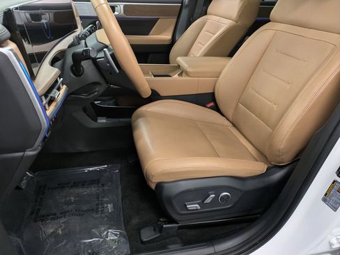 Used 2025 Hyundai Santa Fe Limited AWD/4WD image 9
