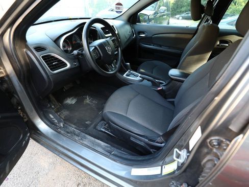Used 2013 Dodge Avenger SE FWD image 15