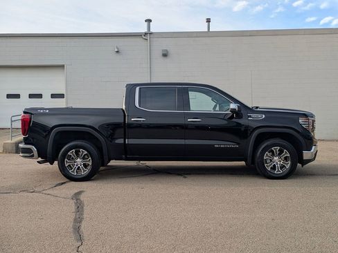 Certified 2025 GMC Sierra 1500 SLT image 2