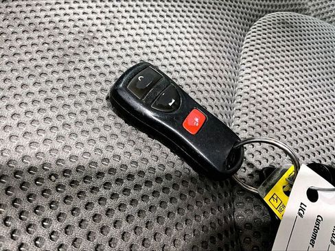 Used 2013 Nissan Frontier SV image 19