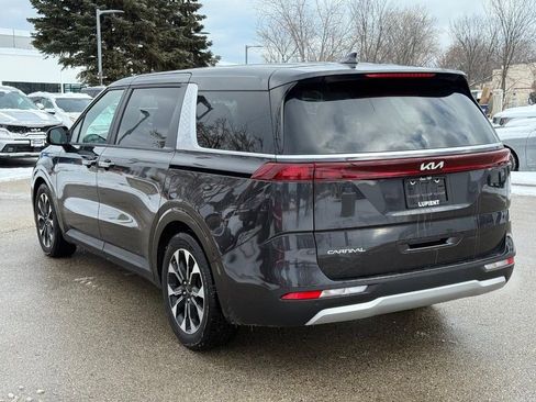 Used 2024 Kia Carnival EX image 6