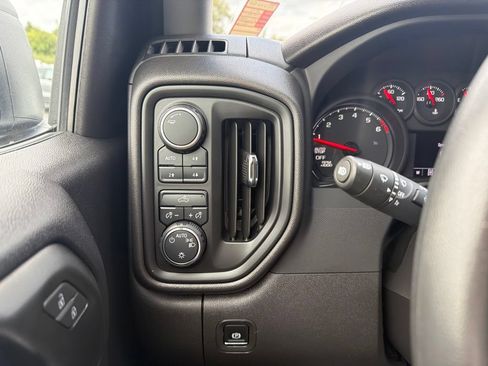 Used 2025 Chevrolet Silverado 1500 Custom Trail Boss AWD/4WD image 17