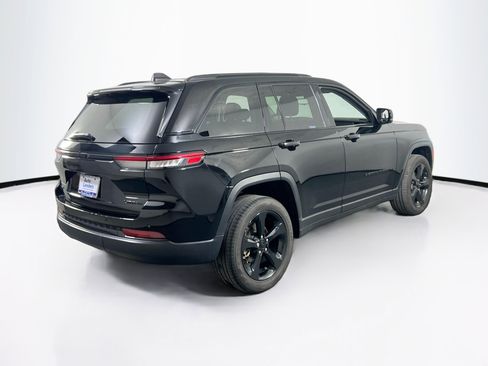 Used 2023 Jeep Grand Cherokee Limited w/ Black Appearance Package AWD/4WD image 5