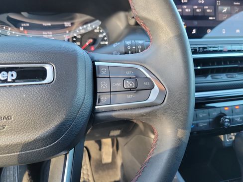 Used 2023 Jeep Compass Trailhawk image 13