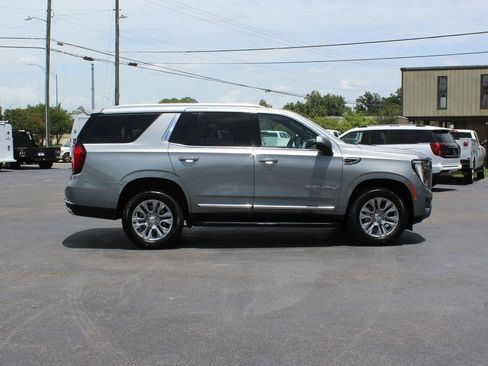 Used 2025 GMC Yukon Denali AWD/4WD image 8