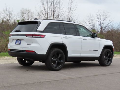 Used 2023 Jeep Grand Cherokee Limited w/ Black Appearance Package image 3