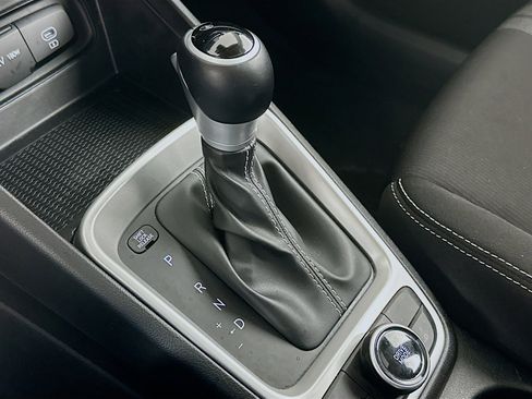 Used 2025 Hyundai Venue SEL image 24