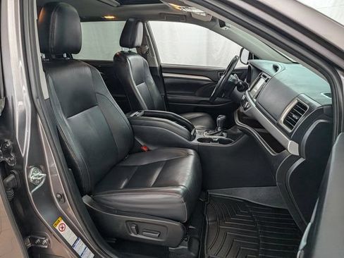 Used 2019 Toyota Highlander XLE AWD/4WD image 20