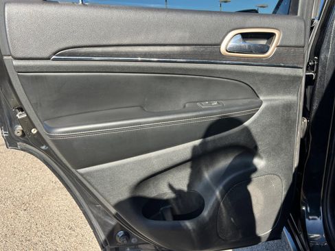 Used 2014 Jeep Grand Cherokee Limited image 16