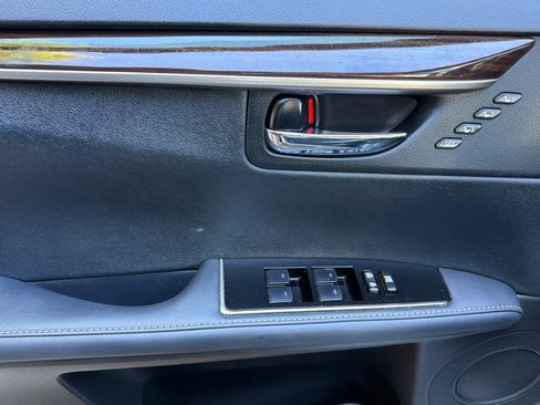Used 2018 Lexus ES 350 w/ Luxury Package w/Wood Trim FWD image 12