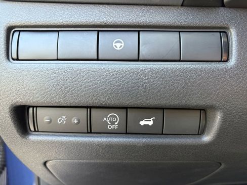 Used 2023 Nissan Rogue SV w/ SV Premium B Package FWD image 3