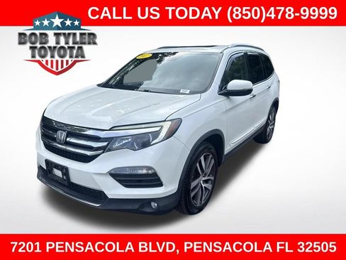 Used 2017 Honda Pilot Touring image 1