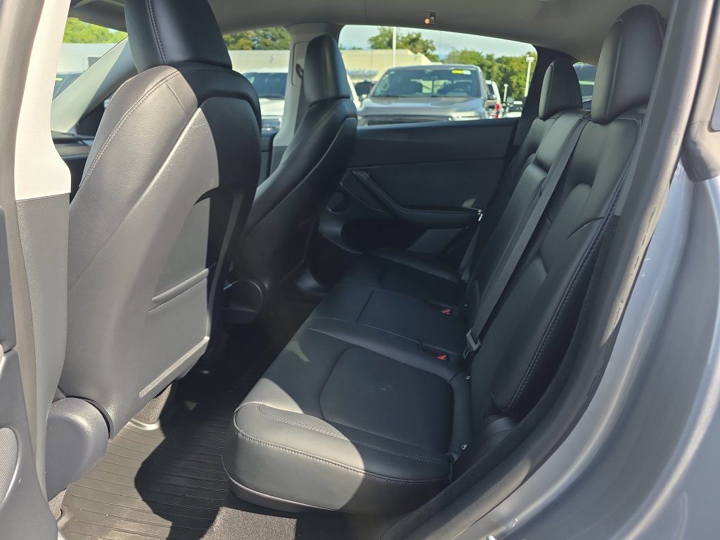 Used 2024 Tesla Model Y Long Range AWD/4WD image 15