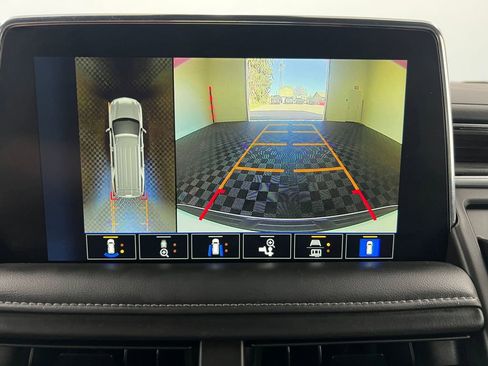 Used 2024 Chevrolet Tahoe Z71 w/ Luxury Package image 24