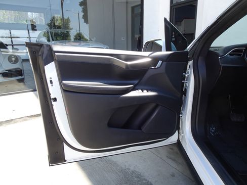 Used 2016 Tesla Model X 90D image 15