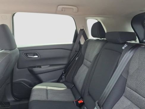 Used 2024 Nissan Rogue SV AWD/4WD image 9